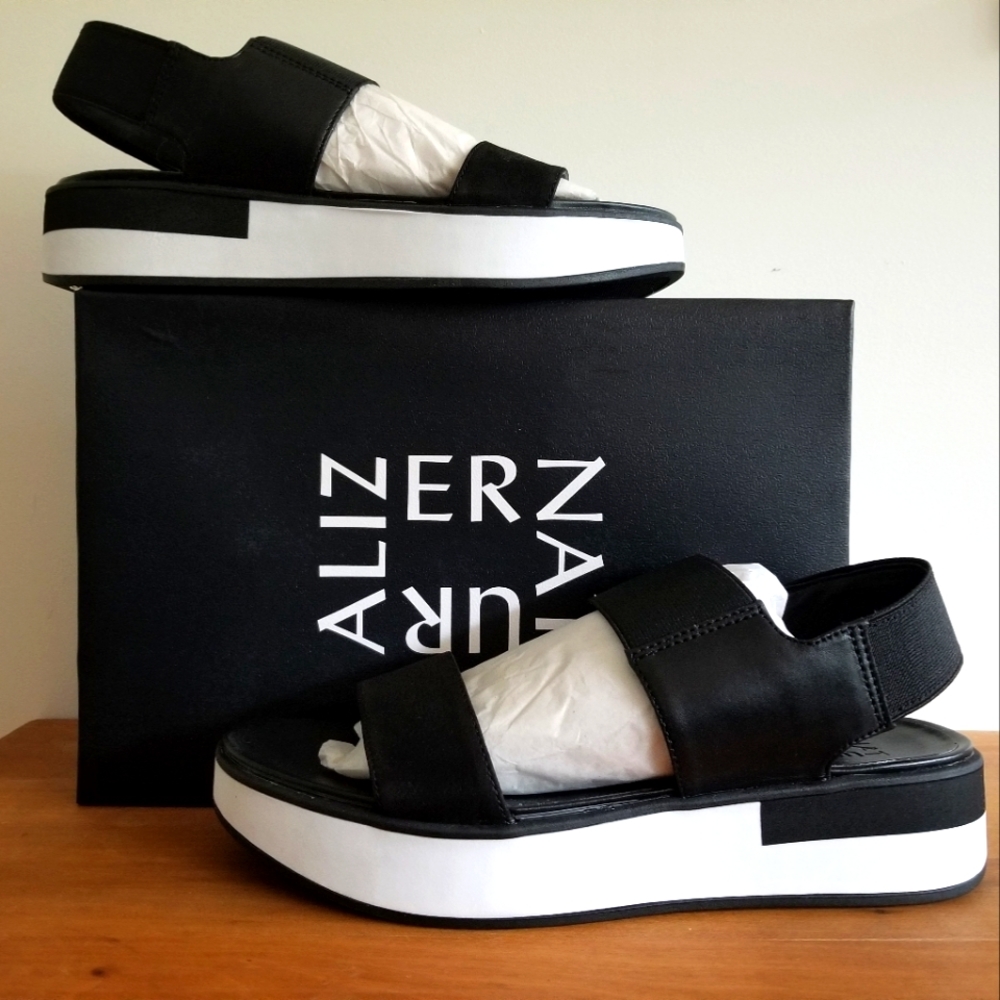 NWT Naturalizer Carys black leather size 9 platform sandal